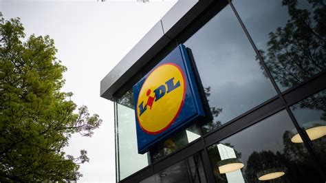 Lidl logó és sportoló emberek