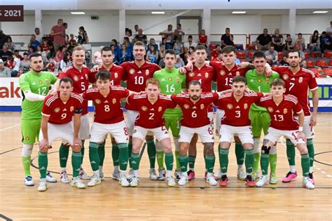 Baranyai Pál futsal edzői munkája közben