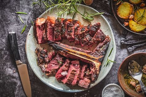 Frissen sült Bistecca alla Fiorentina szeletelve