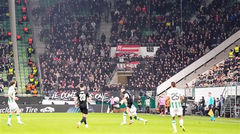 Szurkolók a Groupama Arénában a Vasas-Ferencváros döntőn