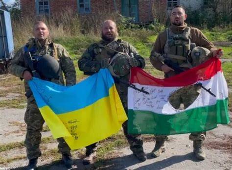 Ukrán katonai sorozási plakát Kárpátalján