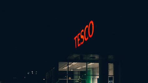 Tesco áruházban található szavazóhelyszín és zsetongyűjtő automata