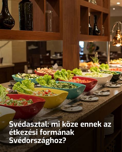 Bőséges svédasztal egy hajó étkezőjében
