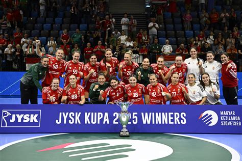 Világbajnokságra készülő csocsó játékosok