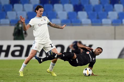 Holman Dávid aláírja szerződését a Ferencvárossal