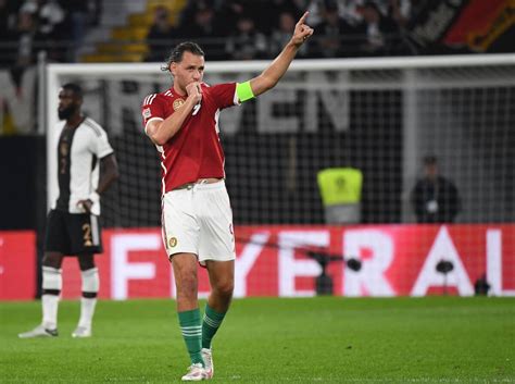 Szalai Ádám és Kaspars Gorkss párharca a mérkőzésen