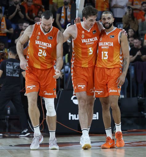 Kurfis Zétény és Bata Dani a Valencia Basket Club mezében