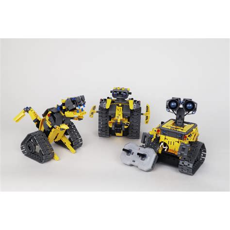 Robot építőelemek és kész robot