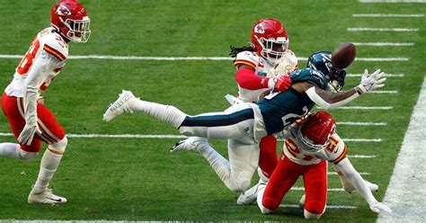 Pete Gogolák rúgás közben az NFL-ben