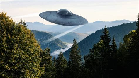 UFO és idegen karakterek a Head Soccerben