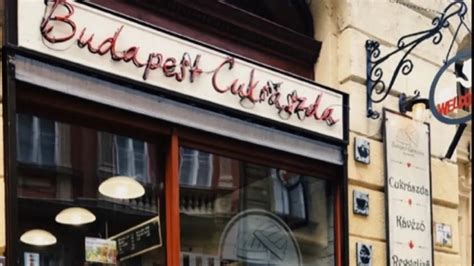 Budapesti cukrászda utcaképe