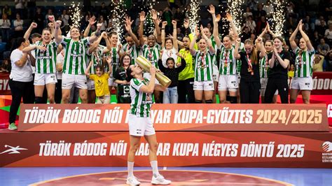 Magyar női sportriporterek csoportképe