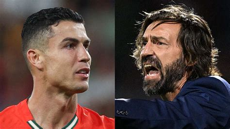 Cristiano Ronaldo aláírja a Juventus szerződését Andrea Agnelli elnökkel