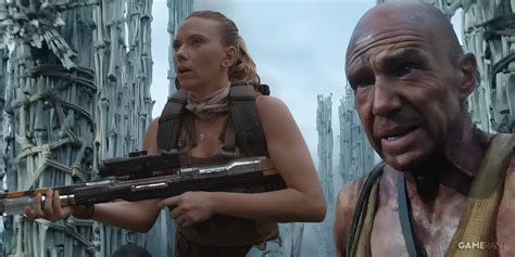 Jövőbeli sci-fi film posztere egy kriogén kamrában ébredő nővel
