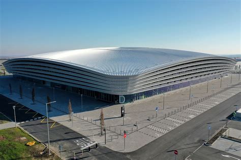 A mosonmagyaróvári sportcsarnok kívülről
