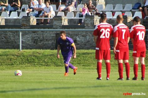 A Vital'O FC csapata ünnepli a bajnoki címet