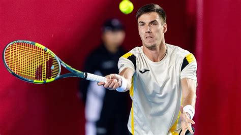Teniszezők egy ATP-torna mérkőzésén
