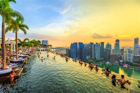 Úszó focipálya Szingapúr Marina Bay öblében