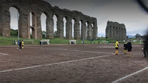 Campo Gerini focipálya római romok mellett