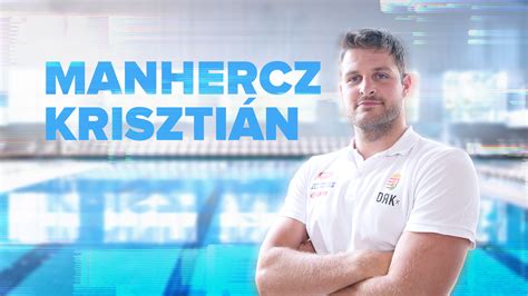 Manhercz Krisztián lövést készít elő a vízben