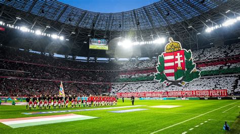 Telt stadion ünneplő szurkolókkal