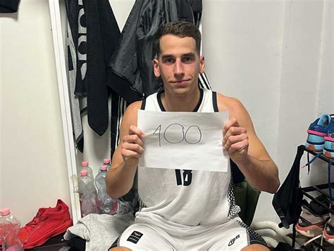 Cory Weissman egyetemi kosárlabda mérkőzésen