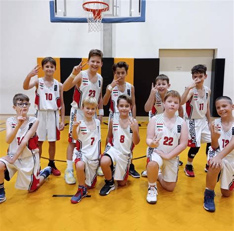 A Szombathelyi Egyetemi Sportegyesület (SZESE) kosárlabda csapata edzés közben