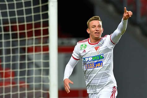 Németh Dániel gólt ünnepel a mérkőzésen