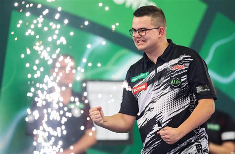 Statisztikák összehasonlítása Luke Littler és Gian van Veen között