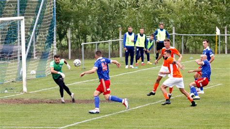 Pál II Tibor a Vasas mezében a pályán