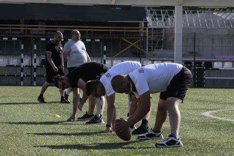 Amerikai futball combine gyakorlatok illusztrációja
