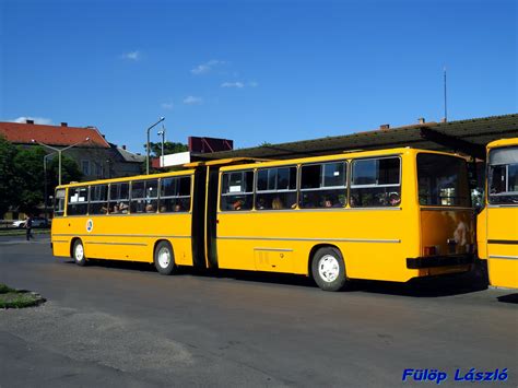 kép egy modern távolsági buszról