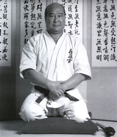 Masutatsu Oyama portréja és a Kyokushin karate szimbóluma