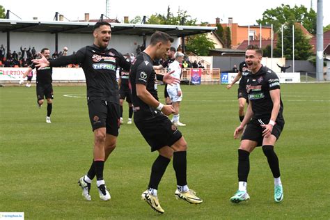 Guingamp és Lille közötti labdarúgó mérkőzés hangulata