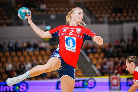 Henny Reistad a dán Team Esbjerg mezében