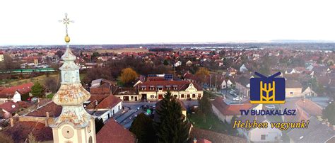 A Komló és Budakalász csapatok a mérkőzés előtt