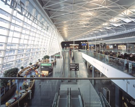 Modern szállodai enteriőr a zürichi repülőtér közelében