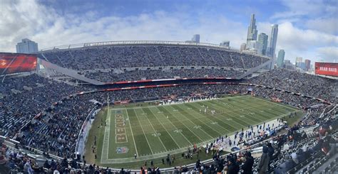 Chicago Bears csapatlogó és Soldier Field stadion