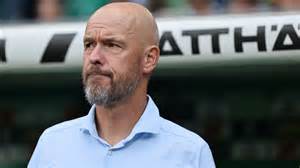 Erik ten Hag a pálya szélén