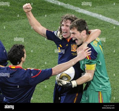 Iker Casillas és Carles Puyol ütközése