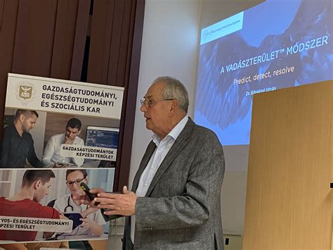 Görgényi István edzőként a medence szélén