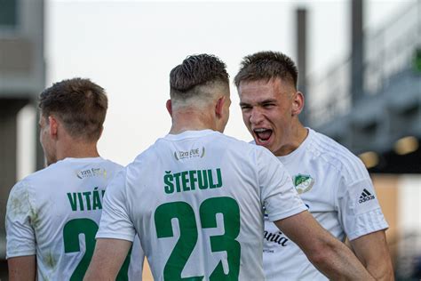Támadó és védekező játéktaktikák a labdarúgásban