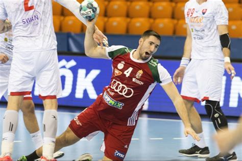 Kézilabda játékos labdavezetés közben