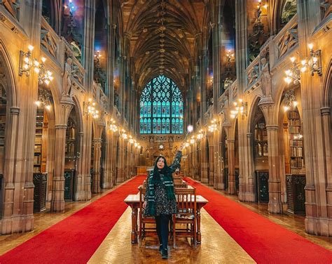 A John Rylands Library lenyűgöző belső tere