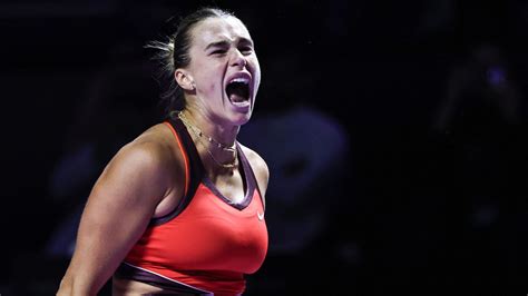 A WTA-világbajnokság logója és a Rijádi látkép