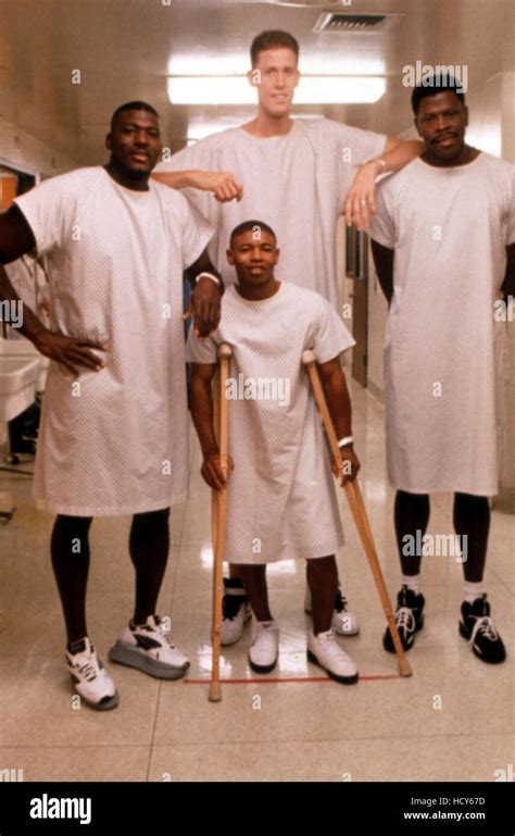 Shawn Bradley a Space Jam című filmben Michael Jordanrel