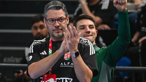 Edző és csapat beszélgetés mérkőzés után