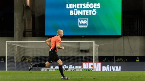 Bognár Tamás játékvezető a futballpályán