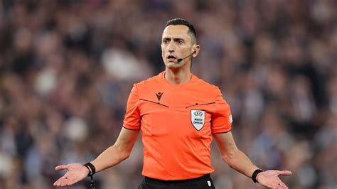 Hírkép játékvezető elleni támadásról a futballpályán