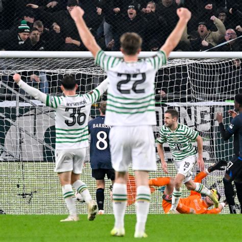 Ferencváros szögletből fejel gólt